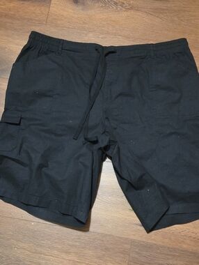 Cato ladies Shorts black  Elastic waist.  22/24W